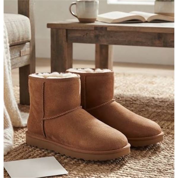 Kirkland Signature Women's Shearling BootSize 9 / EU 40 Tan