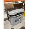 Image 4 : Igloo MaxCold 62 Qt Latitude Roller Cooler