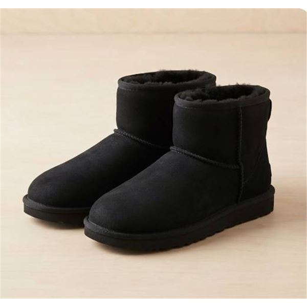 Black Shearling-Lined Boots Size 8 US Women
