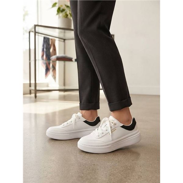 Skechers Memory Foam Sneakers Size 8 White/Black
