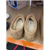 Image 3 : Tan Suede Sheepskin Slippers Size 10/11 Men