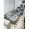 Image 2 : Grey Fabric Sectional Sofa With 2 Patterned Pillows