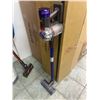 Image 2 : Dyson Cordless Stick Vacuum Cleaner