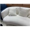 Image 5 : 42nd Street Furniture White Curved Sofa Polyester