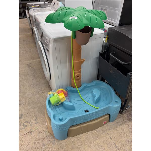 Step2 Palm Tree Sand And Water Table Toy