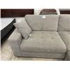 Image 3 : Thomasville Grey Fabric Sectional With Storage