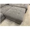 Image 5 : Thomasville Grey Fabric Sectional With Storage