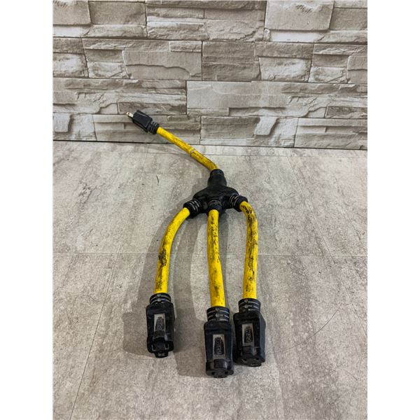 Prime Wire & Cable 3 Way W Extension Cord Adapter/Splitter