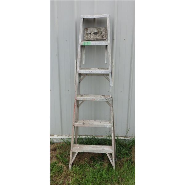 aluminum step ladder