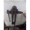 Image 2 : vintage leg vice
