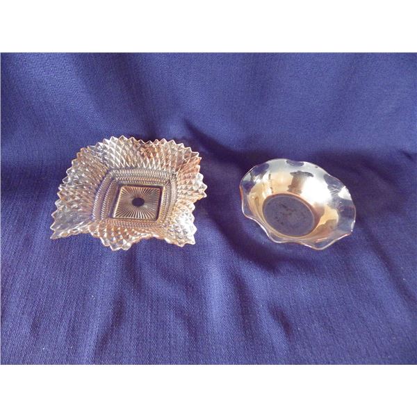 2 carnival glass pickle dishes