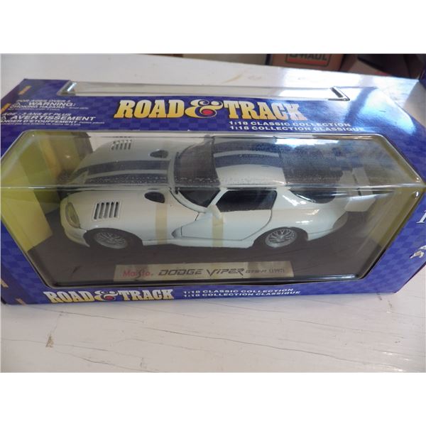 Collectible Masisto Road & Track -  Dodge Viper GTS-R (1997)   Die cast 1/18" scale model inbox