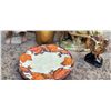 Image 3 : Lot: Hammered Brass Vase, Porcelain Figurines, Plates, Rooster Figurine