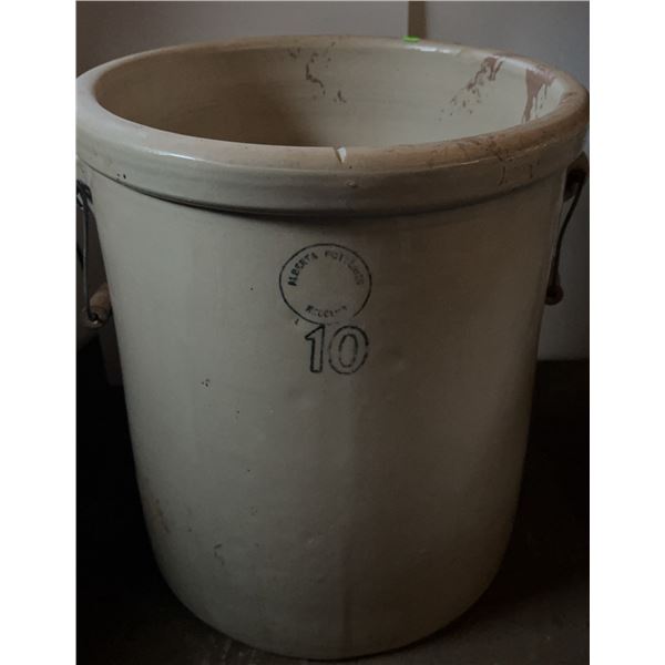 Martin Pottery 10-Gallon Stoneware Crock with Wooden Handles