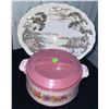 Image 5 : Lot With Metal Birdcage, Metal Horse, Hand-Painted Plates and Wooden Box