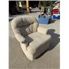 Image 3 : SWIVEL ROCKER CHAIR