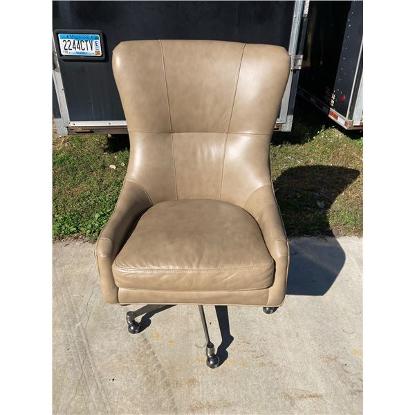 HIGH-BACK SWIVEL OFFICE CHAIR