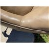 Image 4 : HIGH-BACK SWIVEL OFFICE CHAIR