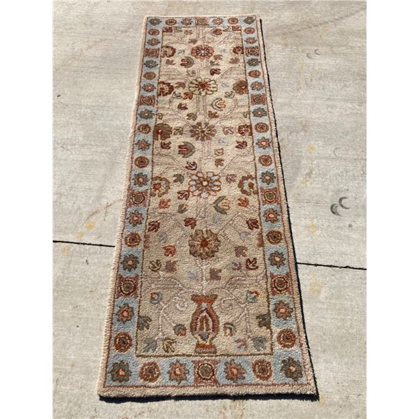 TRADITIONAL-STYLE RUNNER RUG - 6-FT X 2-FT