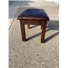 Image 14 : INDUSTRIAL-STYLE BAR OR COUNTER STOOL AND LEATHER-TOPPED FOOTSTOOL