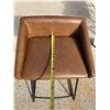 Image 6 : INDUSTRIAL-STYLE BAR OR COUNTER STOOL AND LEATHER-TOPPED FOOTSTOOL