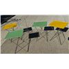 Image 3 : VINTAGE SET OF FOUR DURHAM HANDI-TABLES METAL FOLDING TV TRAY TABLES