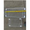 Image 11 : OPEN-WIRE GRID SHELVES