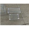 Image 5 : OPEN-WIRE GRID SHELVES