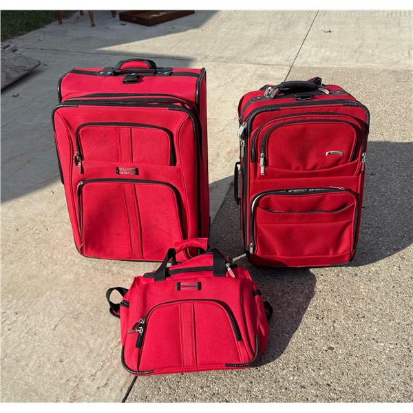 SET OF DESLEY SOFT SIDED SUITCASES
