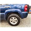 Image 26 : PARKSVILLE - 2004 JEEP LIBERTY BLUE 259270 KMS - 309616-3