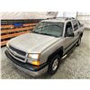 Image 4 : PARKSVILLE - 2004 CHEVROLET AVALANCHE GREY 219212 KMS - 311975-3