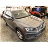 Image 10 : PARKSVILLE - 2016 VOLKSWAGEN TOUAREG GREY 228153 KMS - 011304-3