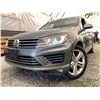 Image 1 : PARKSVILLE - 2016 VOLKSWAGEN TOUAREG GREY 228153 KMS - 011304-3