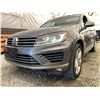 Image 2 : PARKSVILLE - 2016 VOLKSWAGEN TOUAREG GREY 228153 KMS - 011304-3