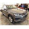 Image 9 : PARKSVILLE - 2016 VOLKSWAGEN TOUAREG GREY 228153 KMS - 011304-3