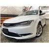 Image 1 : PARKSVILLE - 2016 CHRYSLER 200 WHITE 195143 KMS - 158669-1