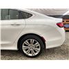 Image 29 : PARKSVILLE - 2016 CHRYSLER 200 WHITE 195143 KMS - 158669-1