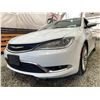 Image 2 : PARKSVILLE - 2016 CHRYSLER 200 WHITE 195143 KMS - 158669-1