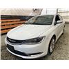 Image 3 : PARKSVILLE - 2016 CHRYSLER 200 WHITE 195143 KMS - 158669-1