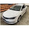 Image 4 : PARKSVILLE - 2016 CHRYSLER 200 WHITE 195143 KMS - 158669-1