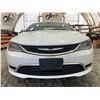 Image 5 : PARKSVILLE - 2016 CHRYSLER 200 WHITE 195143 KMS - 158669-1