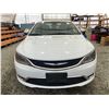 Image 6 : PARKSVILLE - 2016 CHRYSLER 200 WHITE 195143 KMS - 158669-1