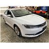 Image 9 : PARKSVILLE - 2016 CHRYSLER 200 WHITE 195143 KMS - 158669-1