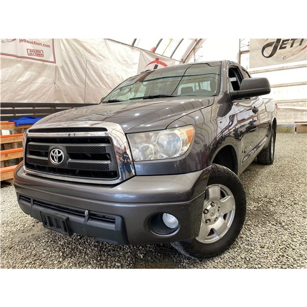 PARKSVILLE - 2013 TOYOTA TUNDRA GREY 284821 KMS - 042634-3