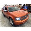 Image 10 : PARKSVILLE - 2007 CHEVROLET AVALANCHE ORANGE  204674 KMS - 305809-4