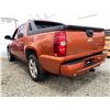 Image 20 : PARKSVILLE - 2007 CHEVROLET AVALANCHE ORANGE  204674 KMS - 305809-4