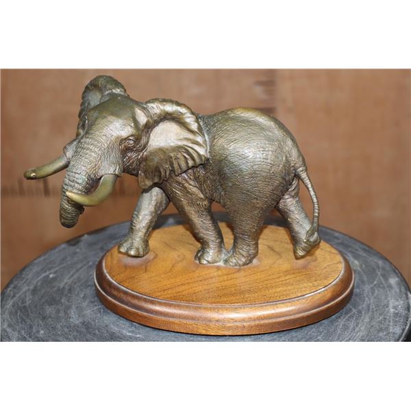 "Alarmed by the Wind" Bronze Sculpture Signed by Tom Tischler #12/25 on a Rotating Wood Base