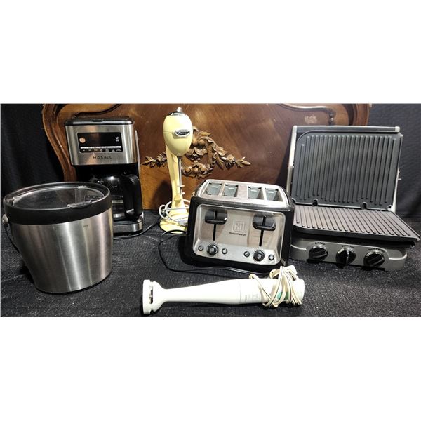 Kitchen Small Appliance Lot: Breville Grill, Braun Blender, Toaster and More