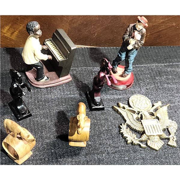8 Mixed Figurines and Eagle Plaque – Assortment