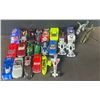 Image 1 : 18 Diecast Toy Cars and 2 Helicopters, Assorted Styles